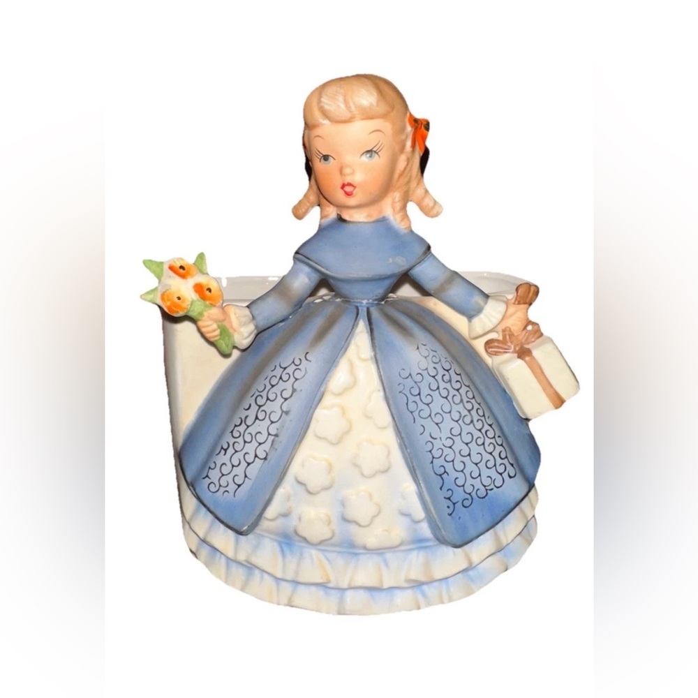 Vintage NAPCO Shopping Girl Planter C4635A ‎ 1960